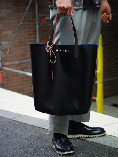 画像2: M A R N I TARPAULIN TOTE BAG